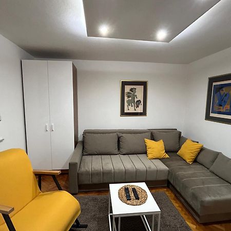Martina Lux Appartement Belgrado Buitenkant foto